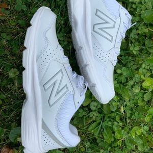 Only worn once for a photoshoot. Classic and comfortable. Size 8